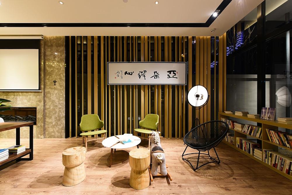 Atour Xujiahui 3*
