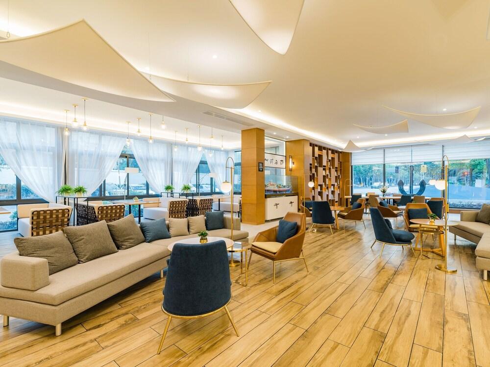 Atour Xujiahui 3*