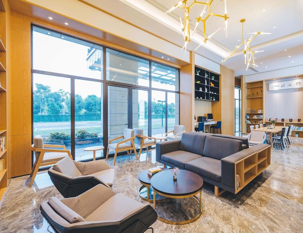 Hotel Atour Xujiahui 3*